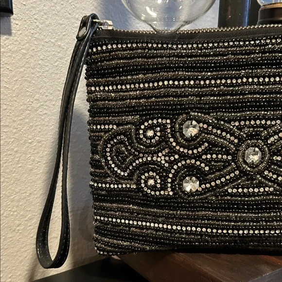 Elegant Black Beaded Clutch - Picture 4 of 10